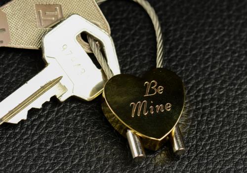 Heart-shaped keyring engraved with a rotary engraver